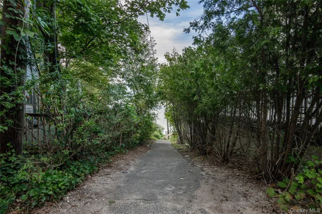 $249,990 | 31 Beach Hill Drive, Baiting Hollow, NY 11933