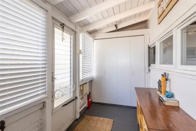 a view of an entryway with furniture