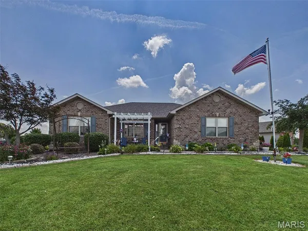 $399,000 | 200 Baneberry Drive, Highland, IL 62249