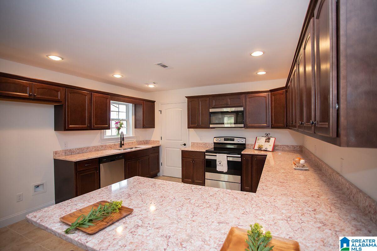 306 Meadowview Circle Clanton, AL 35045 - Photo 4 of 31