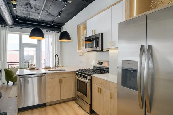 $1,975 | 2725 Thatcher Avenue, Unit 506, River Grove, IL 60171