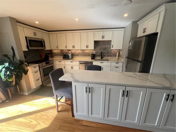 $5,000 | 16 Dudley Avenue, Unit 6, Newport, RI 02840