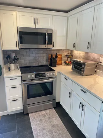 $5,000 | 16 Dudley Avenue, Unit 6, Newport, RI 02840