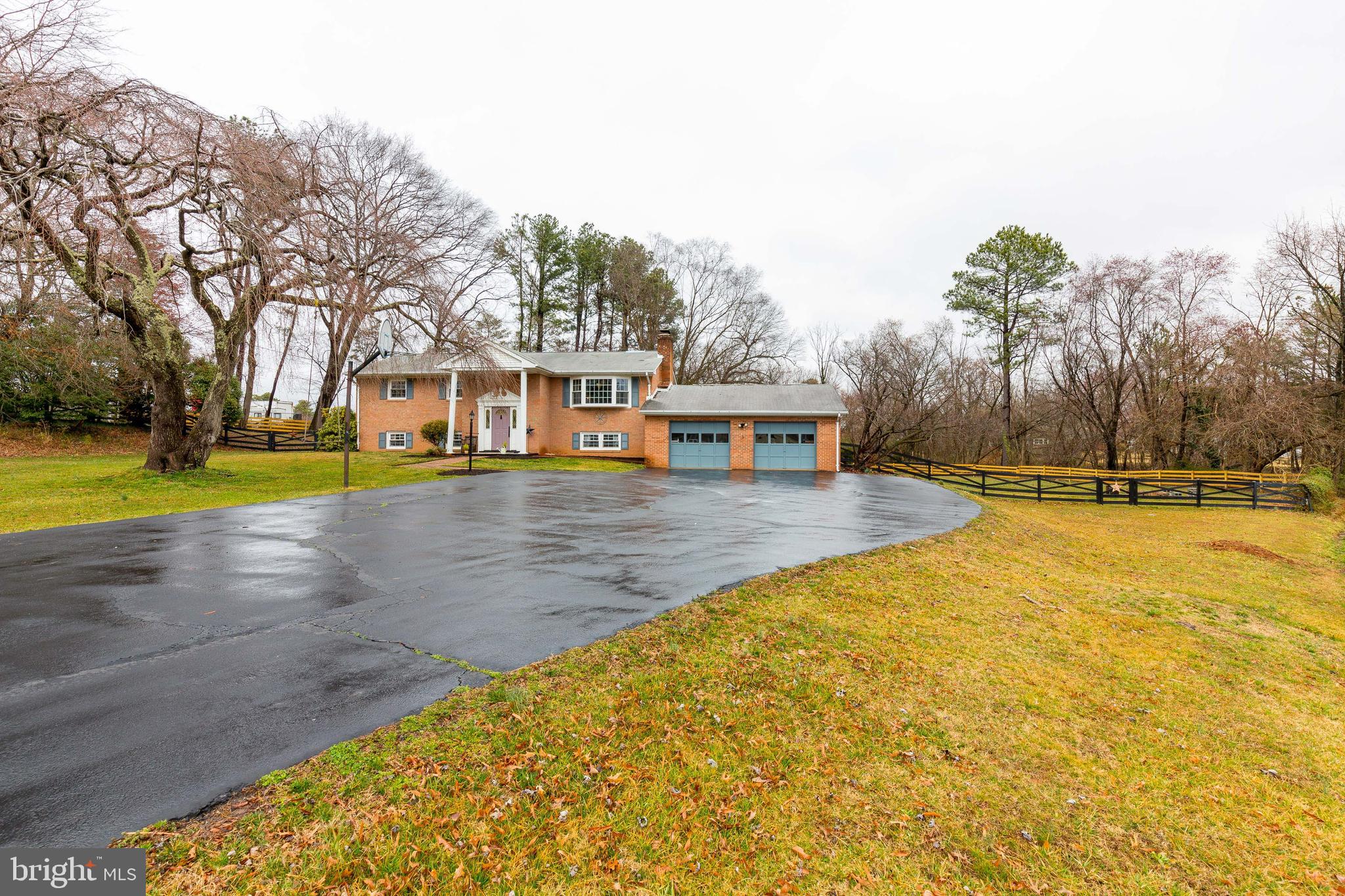 7701 Ontario Road Gainesville, VA 20155 - Photo 3 of 36 Enormous driveway