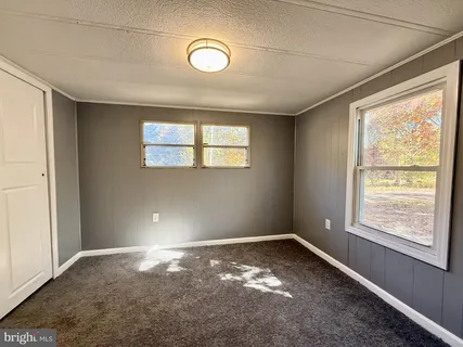 a view of empty room with window