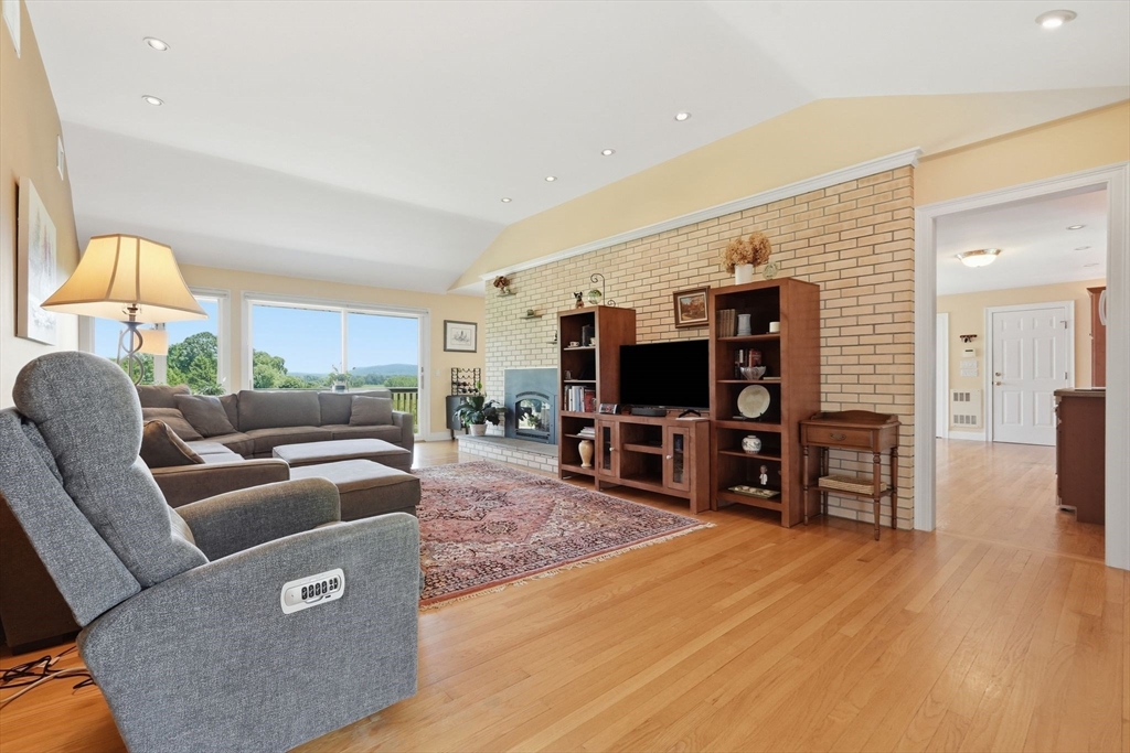 54 Sawmill Plain Road Deerfield, MA 01373 - Photo 5 of 42