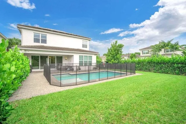 a view of a house with a backyard
