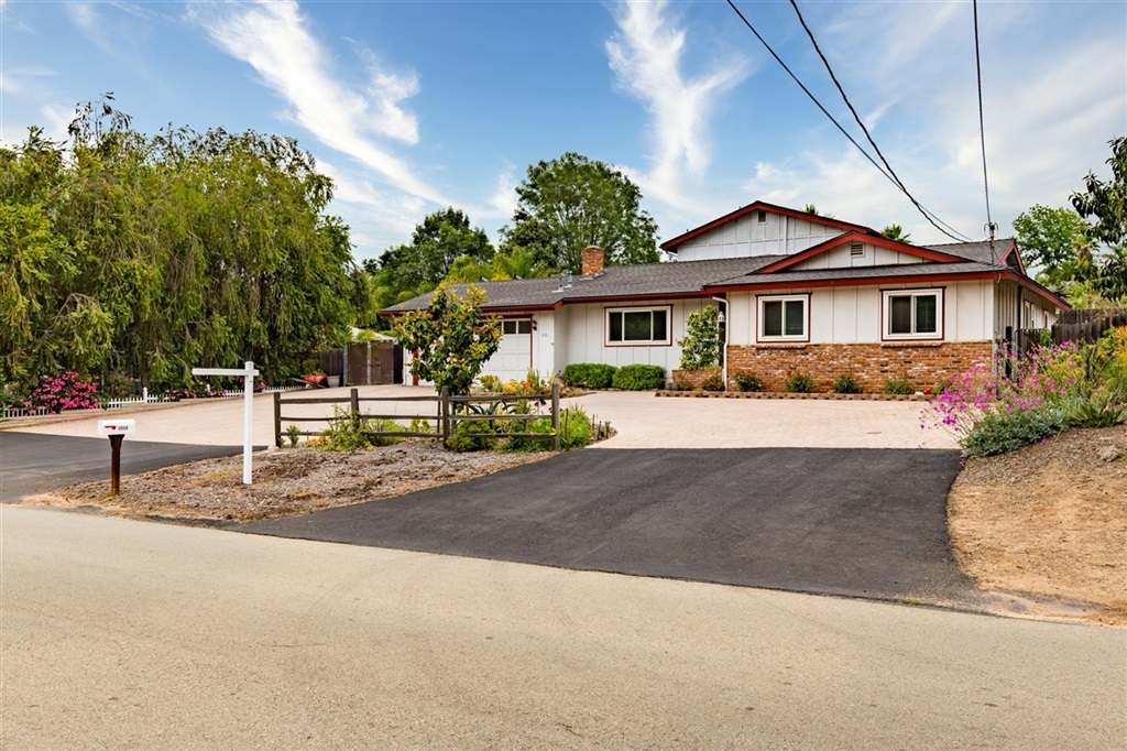 1050 Morro Road Fallbrook, CA 92028 - Photo 1 of 25