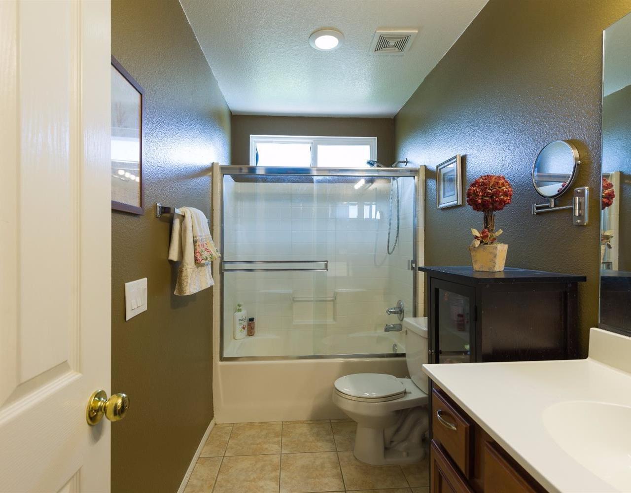28112 Springvale Lane Castaic, CA 91384 - Photo 12 of 17 Gallery Image 12