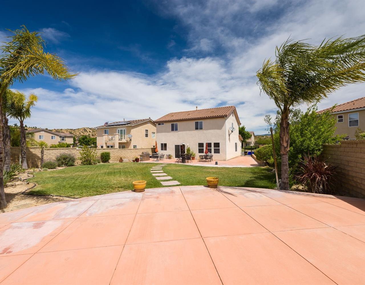 28112 Springvale Lane Castaic, CA 91384 - Photo 15 of 17 Gallery Image 15