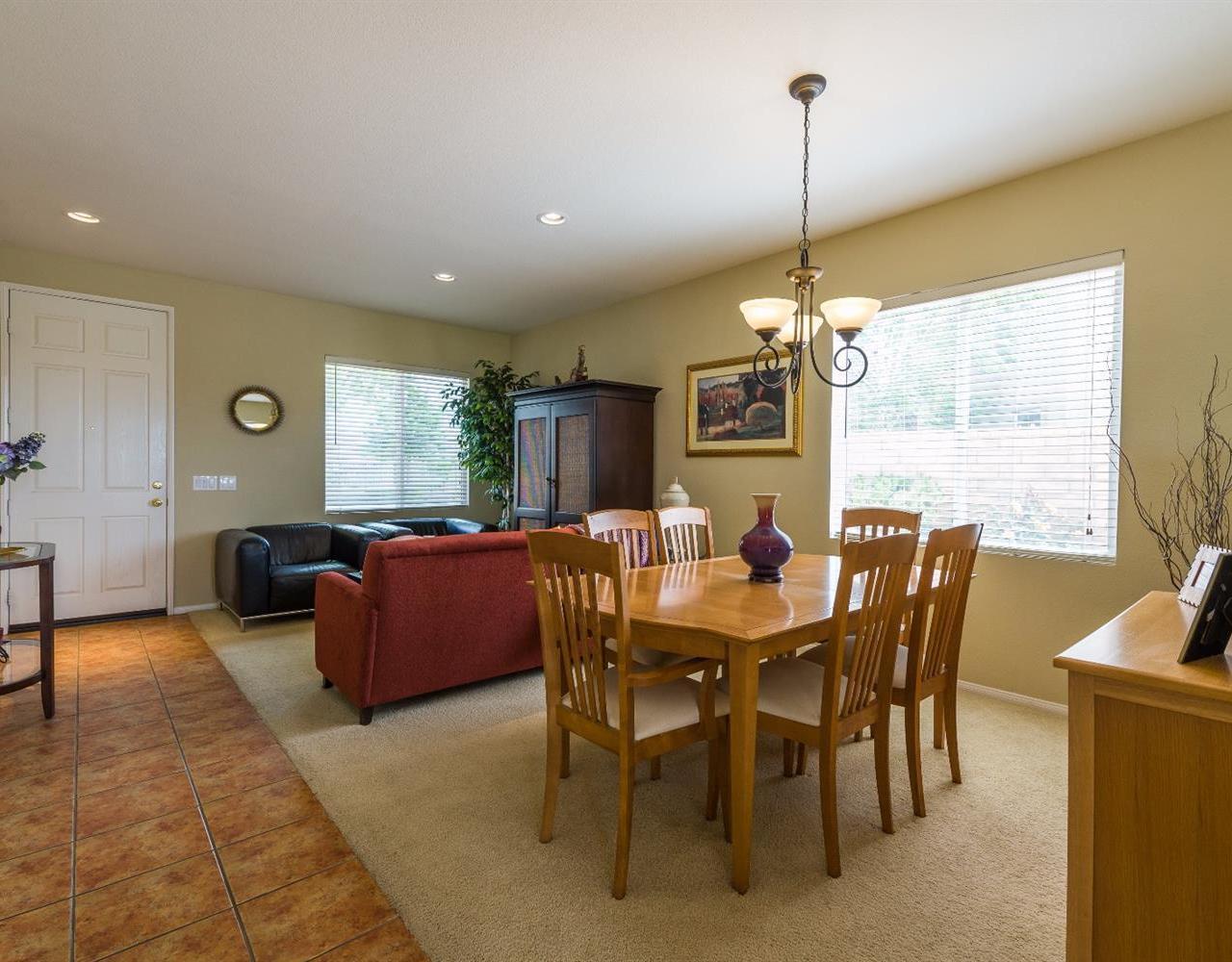 28112 Springvale Lane Castaic, CA 91384 - Photo 3 of 17 Gallery Image 3