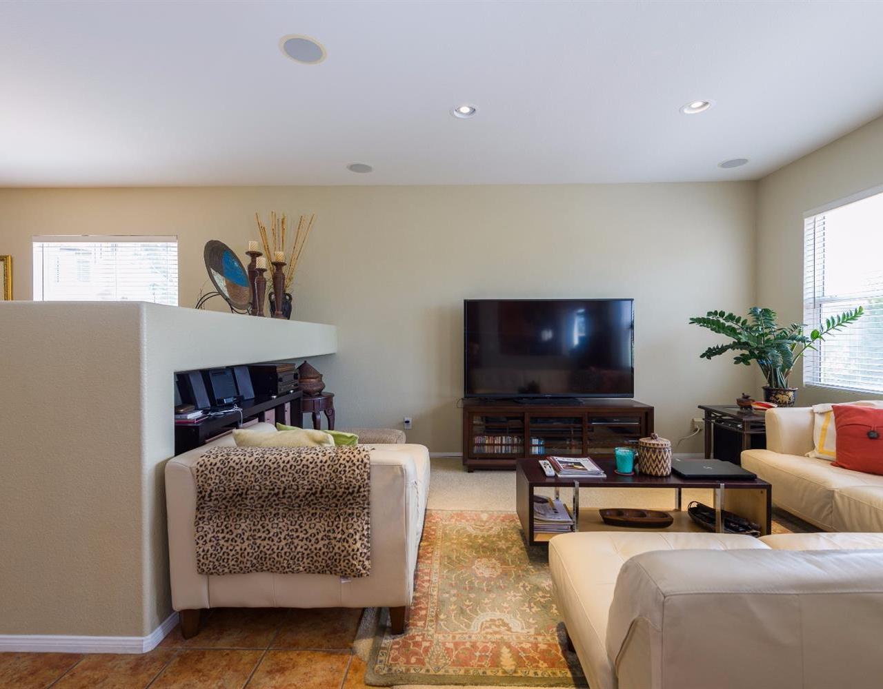 28112 Springvale Lane Castaic, CA 91384 - Photo 5 of 17 Gallery Image 5
