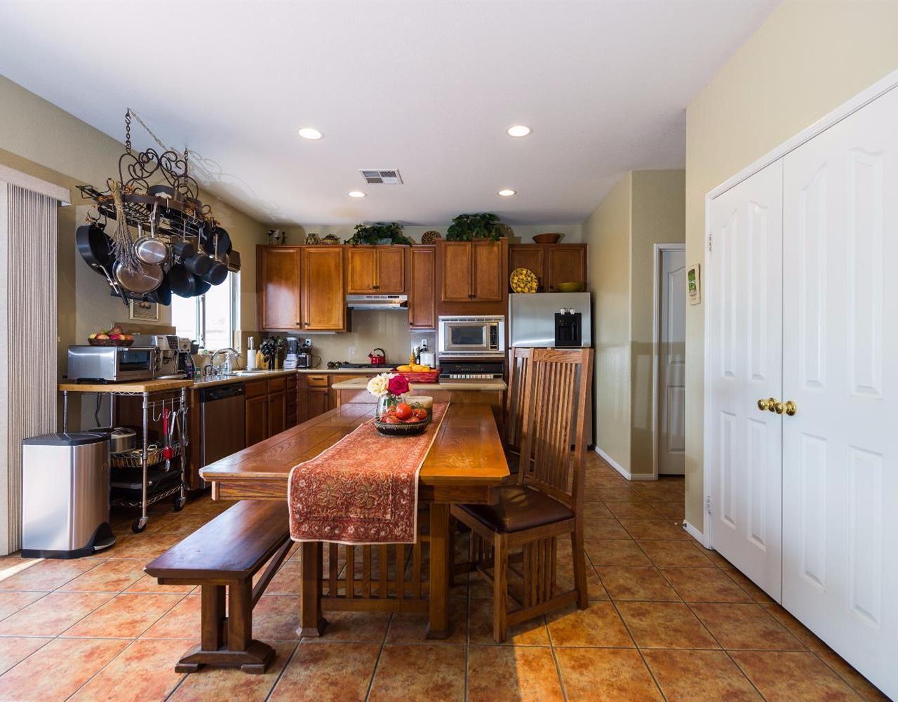 28112 Springvale Lane Castaic, CA 91384 - Photo 6 of 17 Gallery Image 6