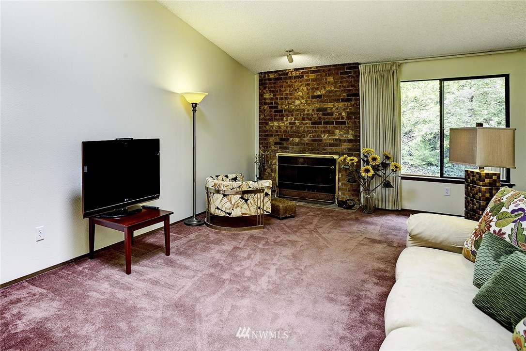 16902 135th Place Southeast Renton, WA 98058 - Photo 2 of 12 Gallery Image 2