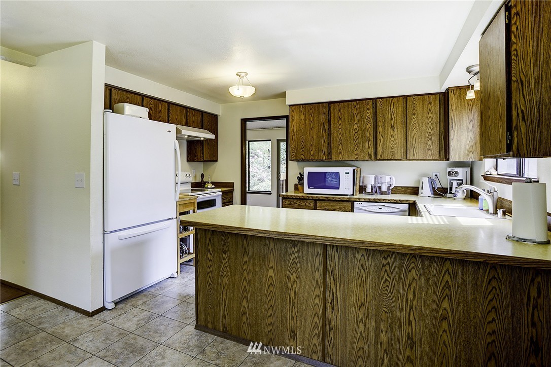 16902 135th Place Southeast Renton, WA 98058 - Photo 4 of 12 Gallery Image 4