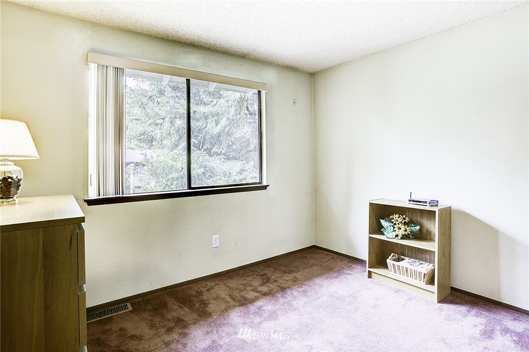 16902 135th Place Southeast Renton, WA 98058 - Photo 8 of 12 Gallery Image 8