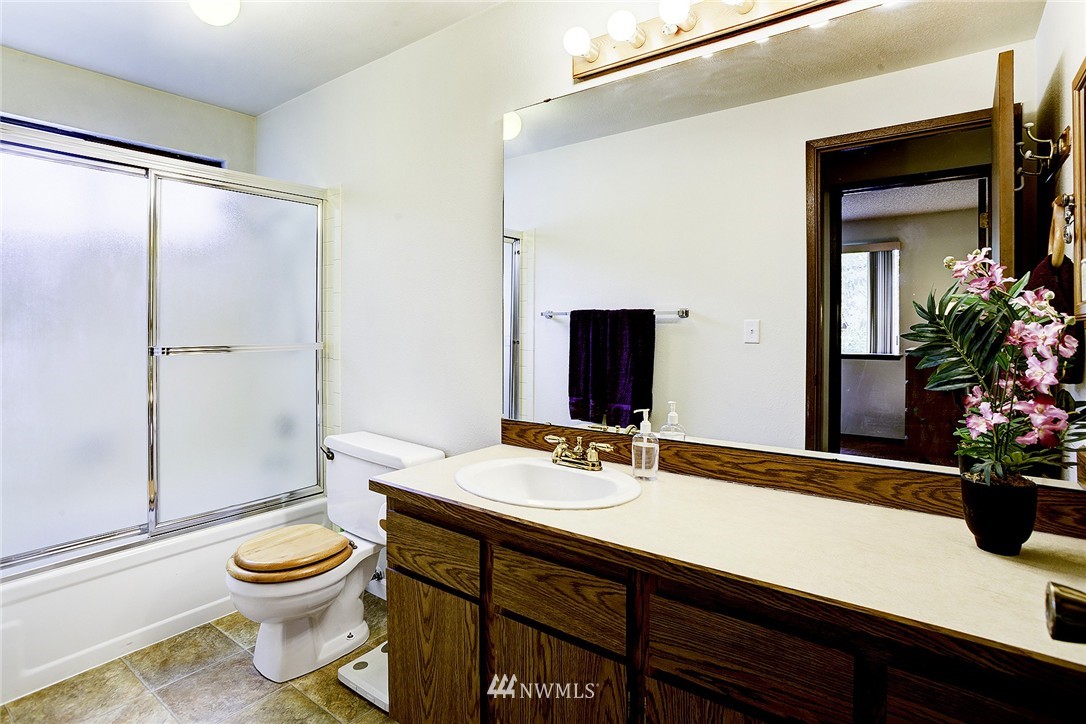 16902 135th Place Southeast Renton, WA 98058 - Photo 9 of 12 Gallery Image 9