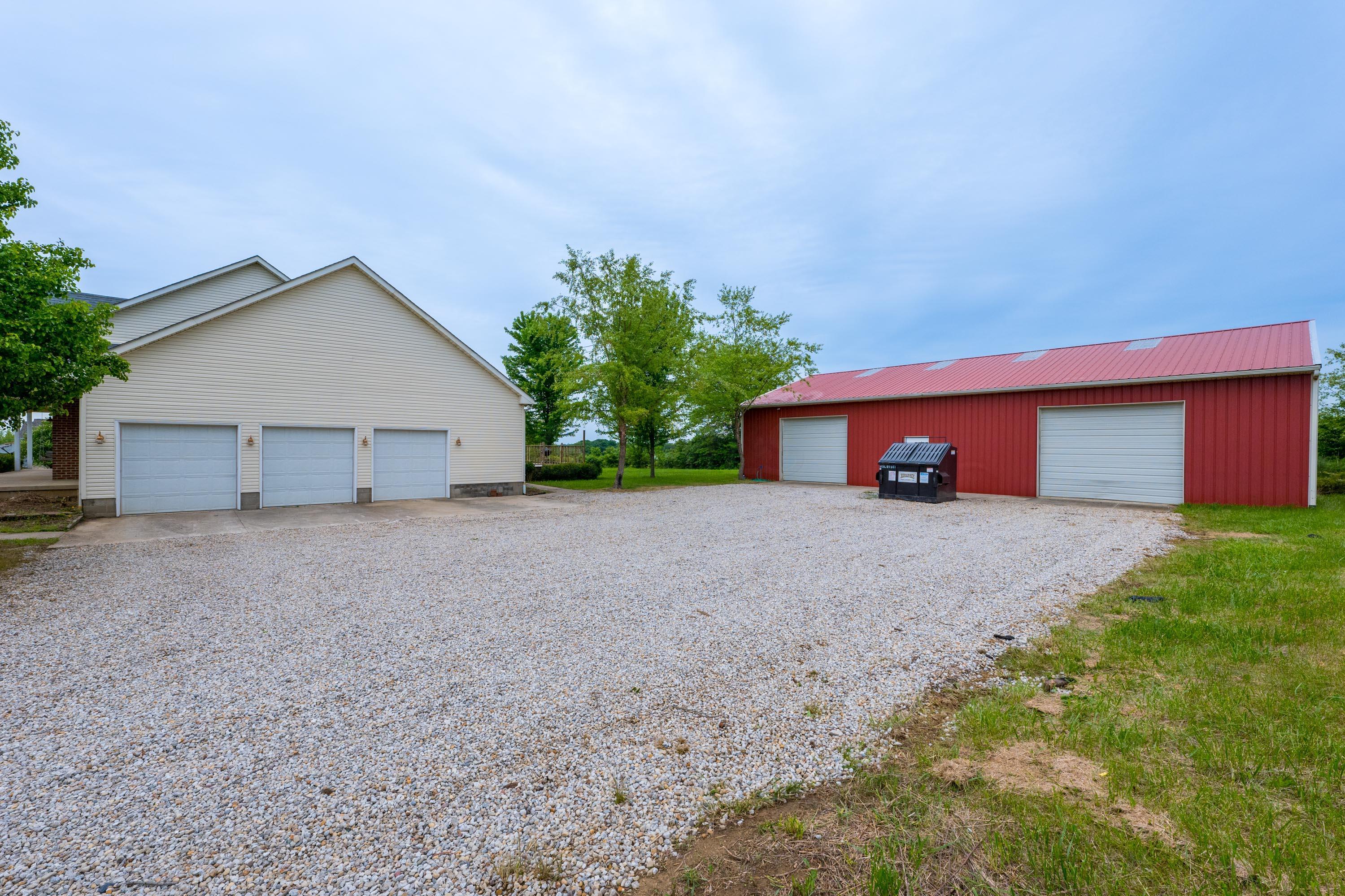 4640 Winchester Southern Road Circleville, OH 43113 - Photo 6 of 69 Driveway-Garages-Outbuilding