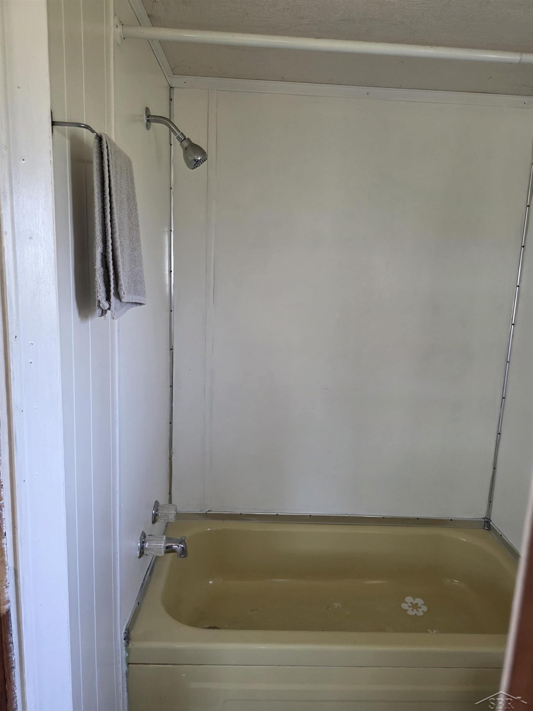 7813 Standish Road Bentley, MI 48613 - Photo 19 of 33 50213222-0517dc4d-ac7f-4dc1-a251-7d3396cb5bd9.JPG