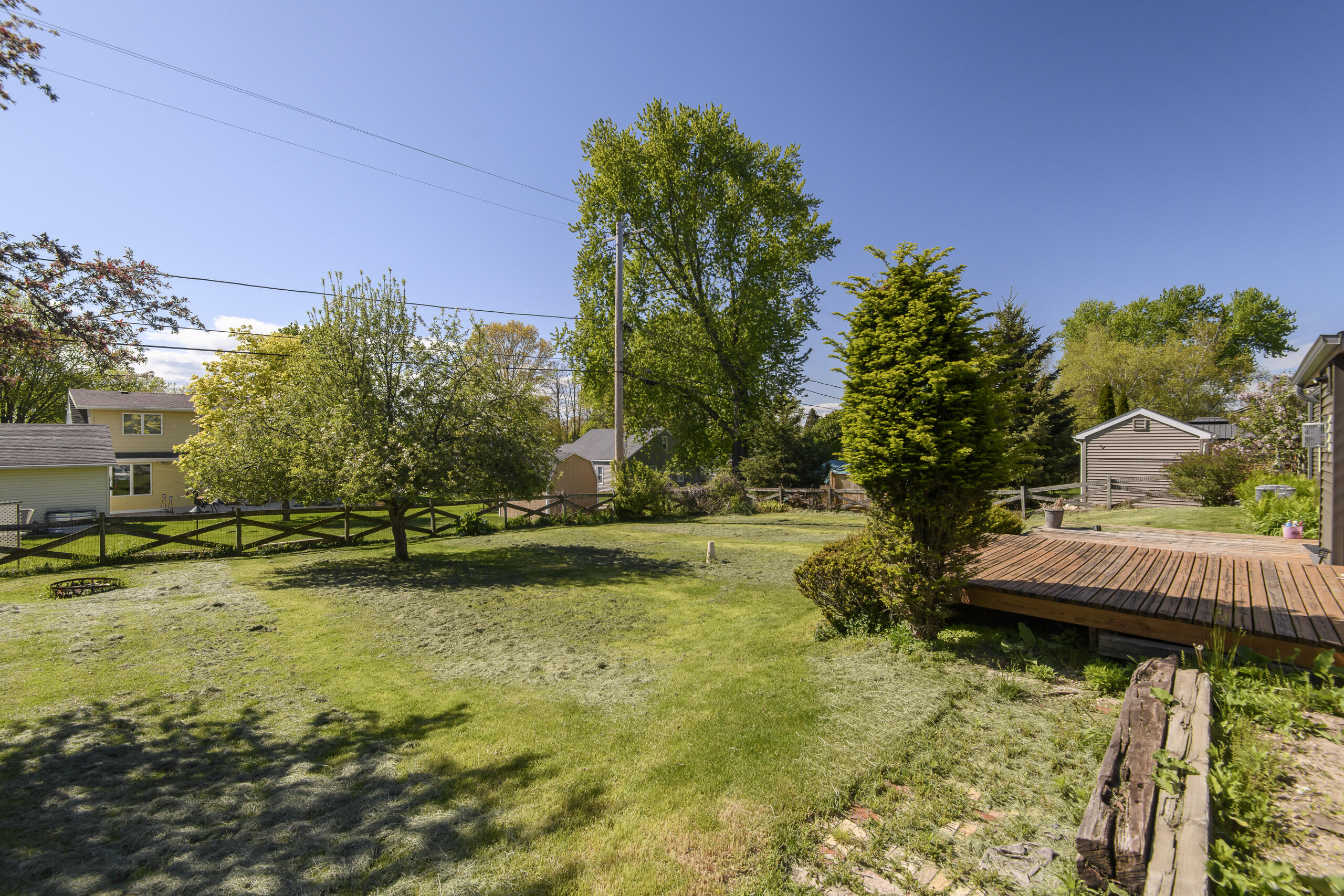W271N2563 Pear Tree Lane Pewaukee, WI 53072 - Photo 20 of 47 Yard