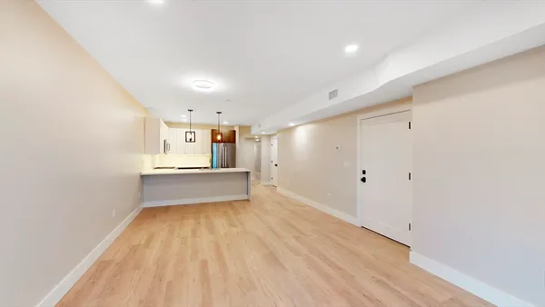 $5,850 | 440 East 8th Street, Unit 302, Boston, MA 02127