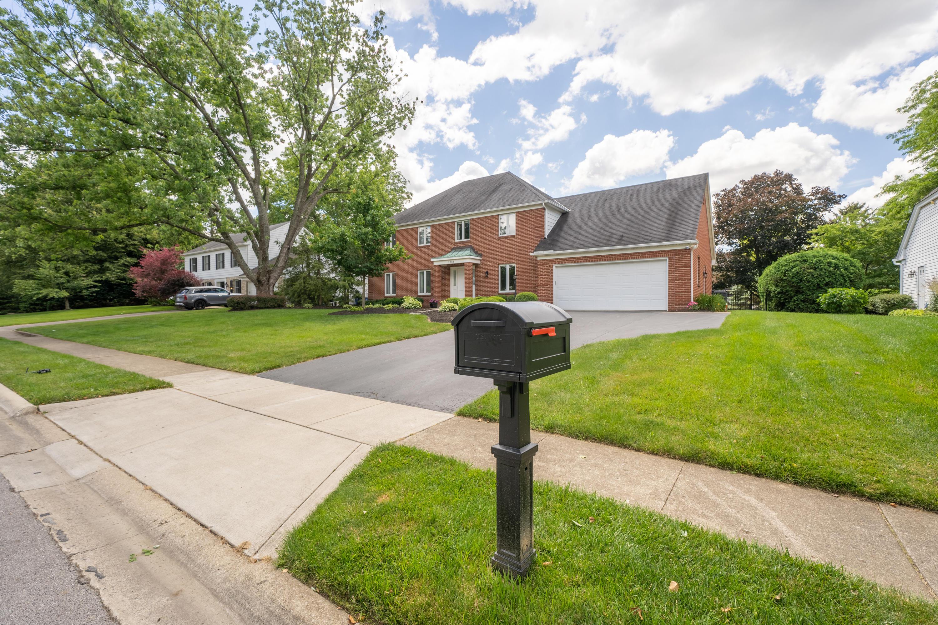 2385 Sandover Road Columbus, OH 43220 - Photo 4 of 68 Gallery Image 4