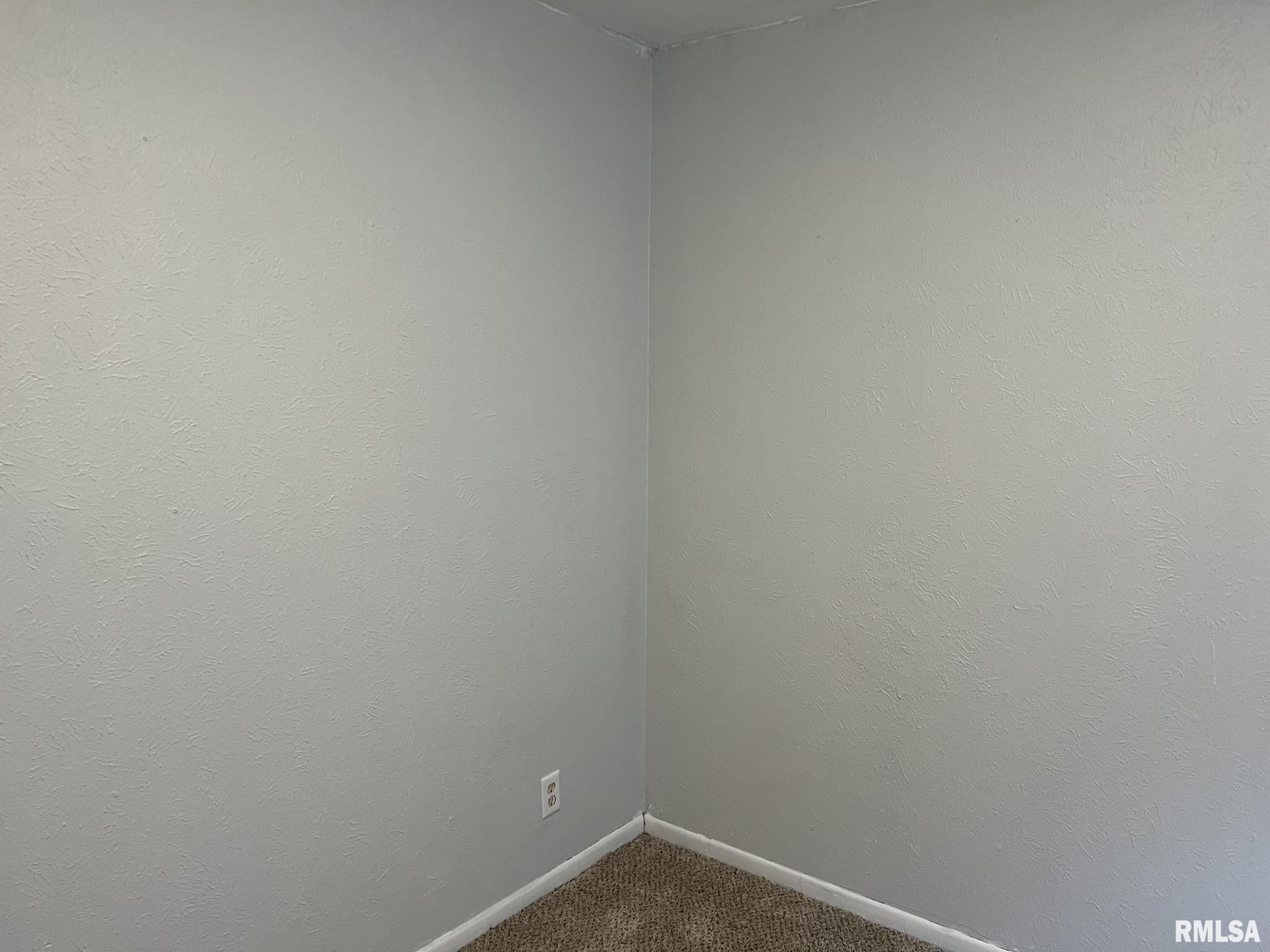 6326 North Randwick Road Peoria, IL 61615 - Photo 33 of 63 Gallery Image 33