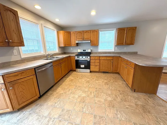 $3,200 | 46 Lake Street, Unit 46, Weymouth, MA 02189