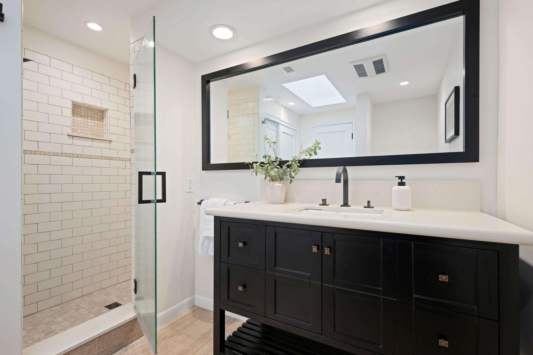 1428 Manitou Road Santa Barbara, CA 93105 - Photo 23 of 59 Hall Bathroom