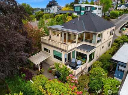 $1,295,000 | 525 West Prospect Street, Unit A, Seattle, WA 98119