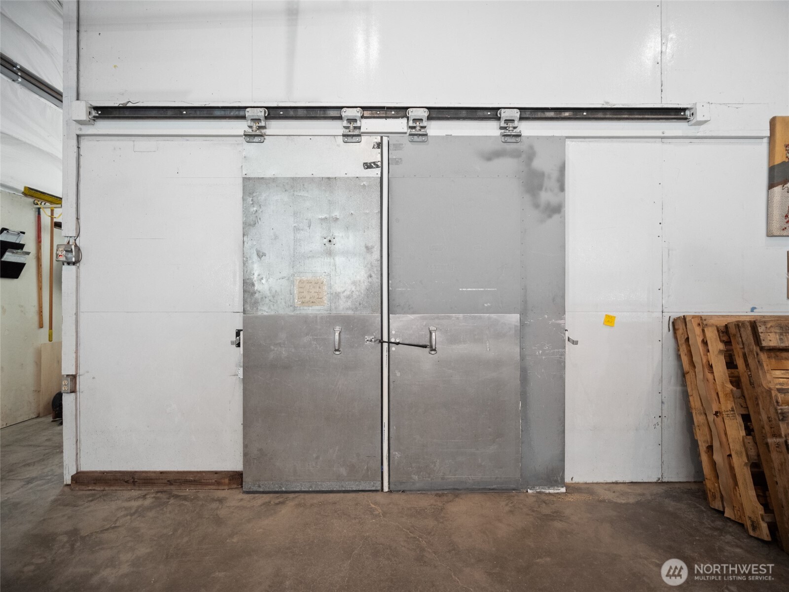 263 Oliver Lane Chelan, WA 98816 - Photo 33 of 39 a view of a small room