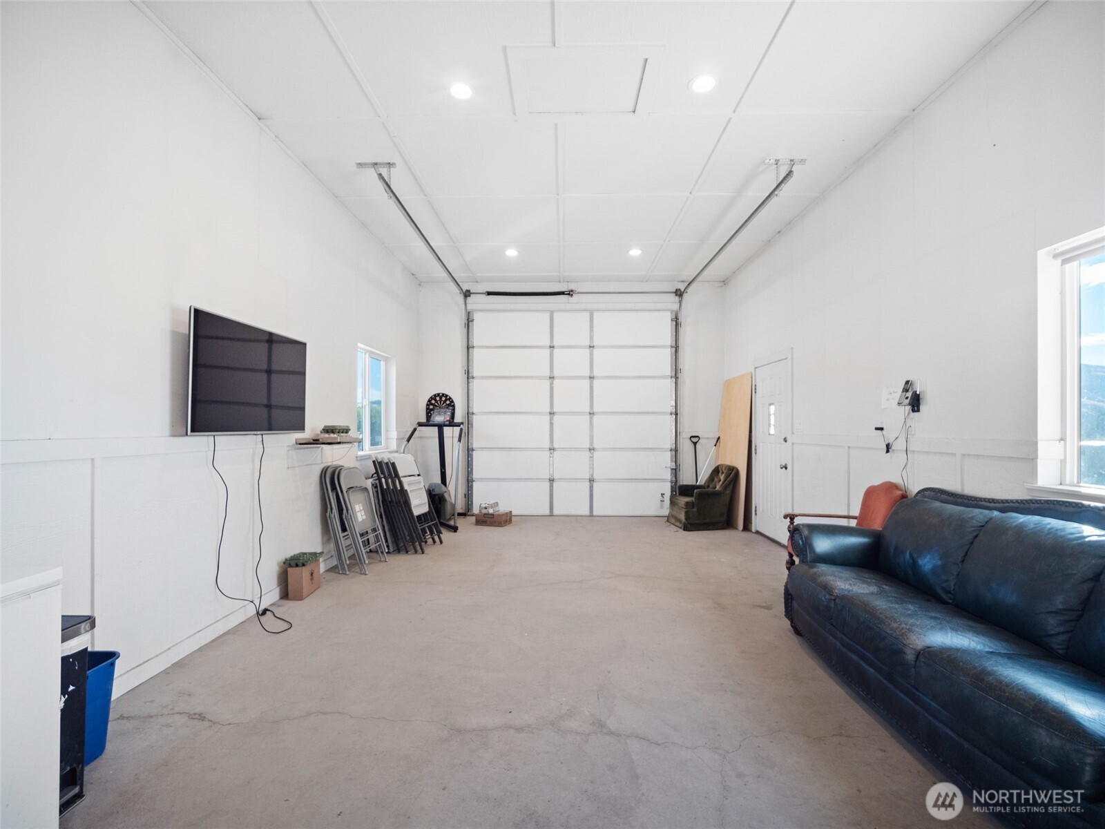 263 Oliver Lane Chelan, WA 98816 - Photo 39 of 39 a living room with furniture and a flat screen tv