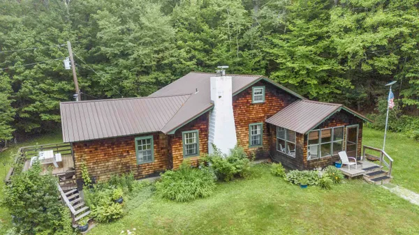 $425,000 | 1966 Thompsonburg Road, Londonderry, VT 05155