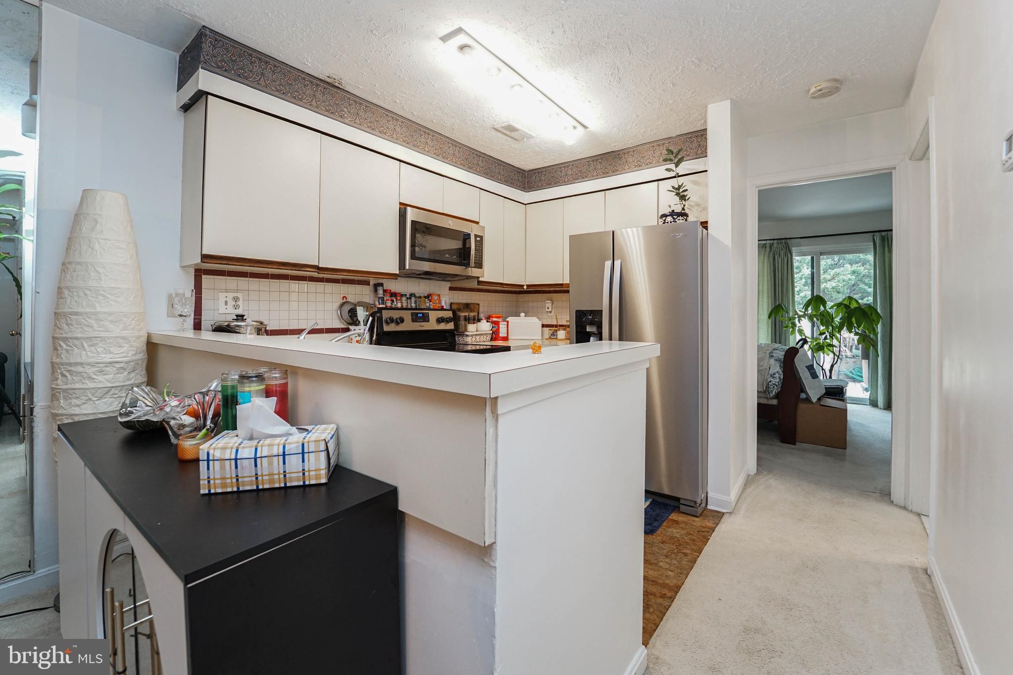 8 Queen Victoria Way Chester, MD 21619 - Photo 20 of 30 a kitchen with stainless steel appliances a sink stove and refrigerator