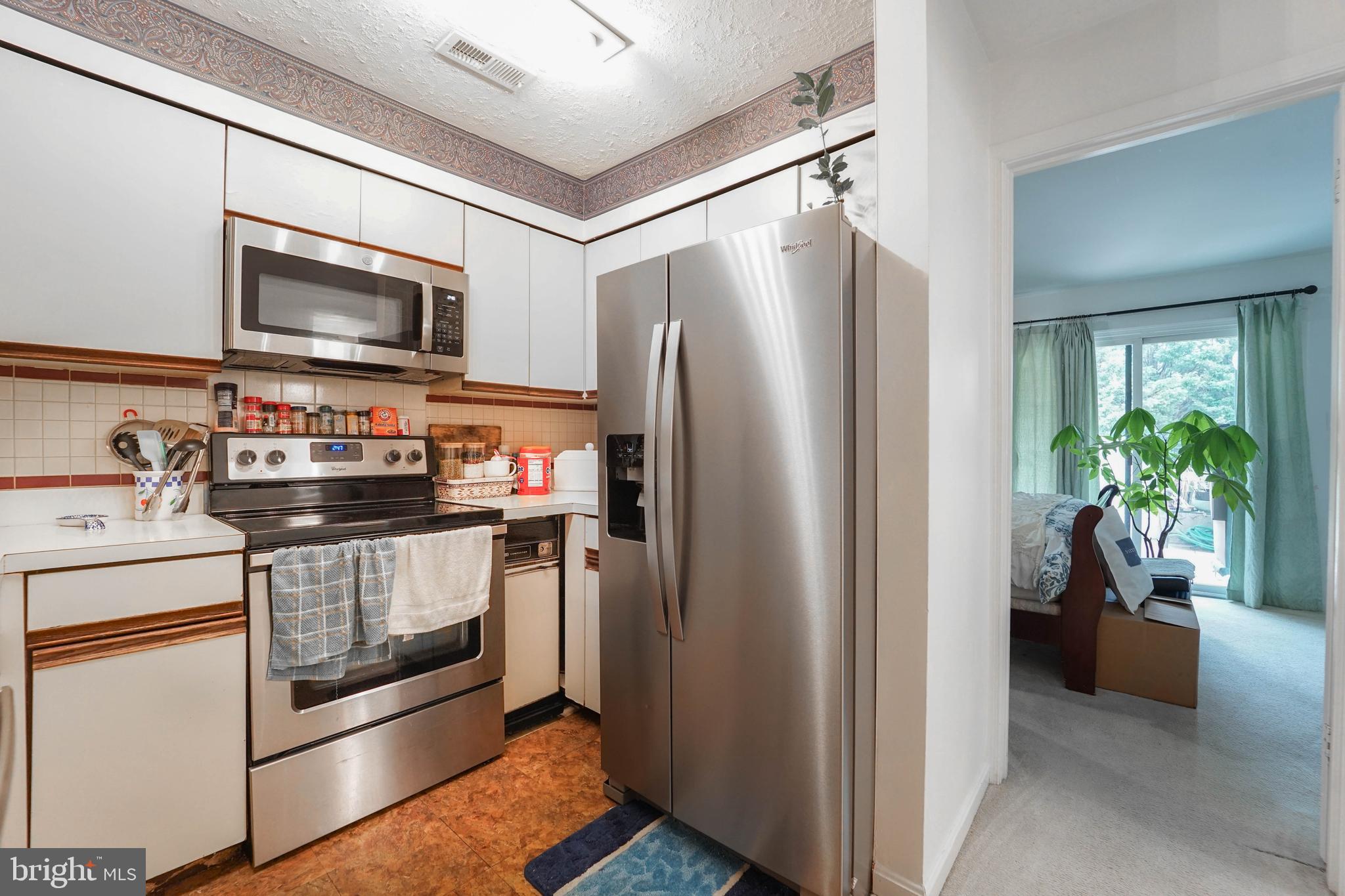 8 Queen Victoria Way Chester, MD 21619 - Photo 21 of 30 a kitchen with a refrigerator stove and a sink