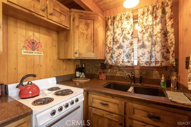 1924 Wilderness Road Running Springs, CA 92382 - Photo 9 of 20 Gallery Image 9