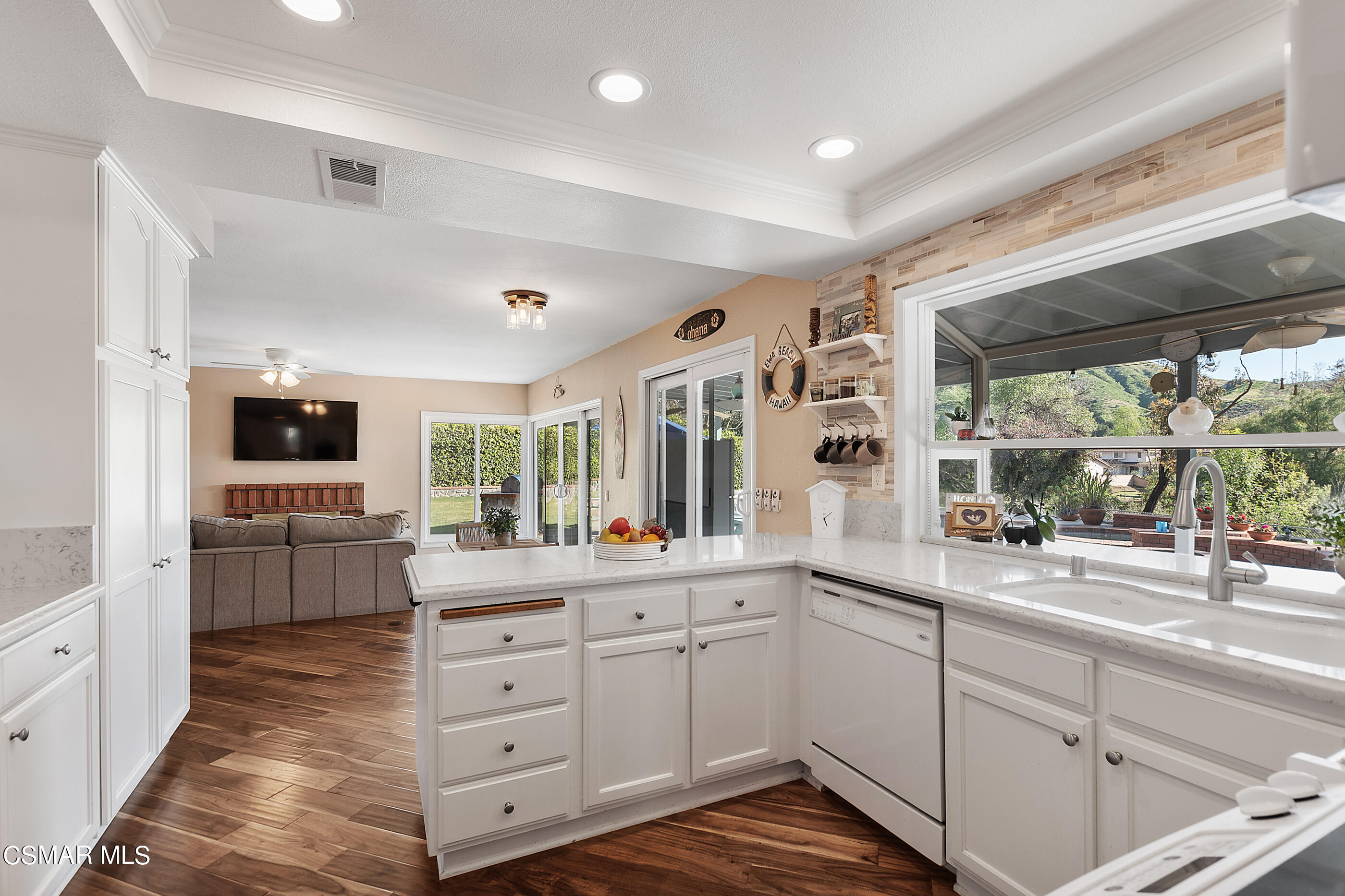 385 Longbranch Road Simi Valley, CA 93065 - Photo 17 of 77 385 Longbranch Rd Simi Valley 2-20