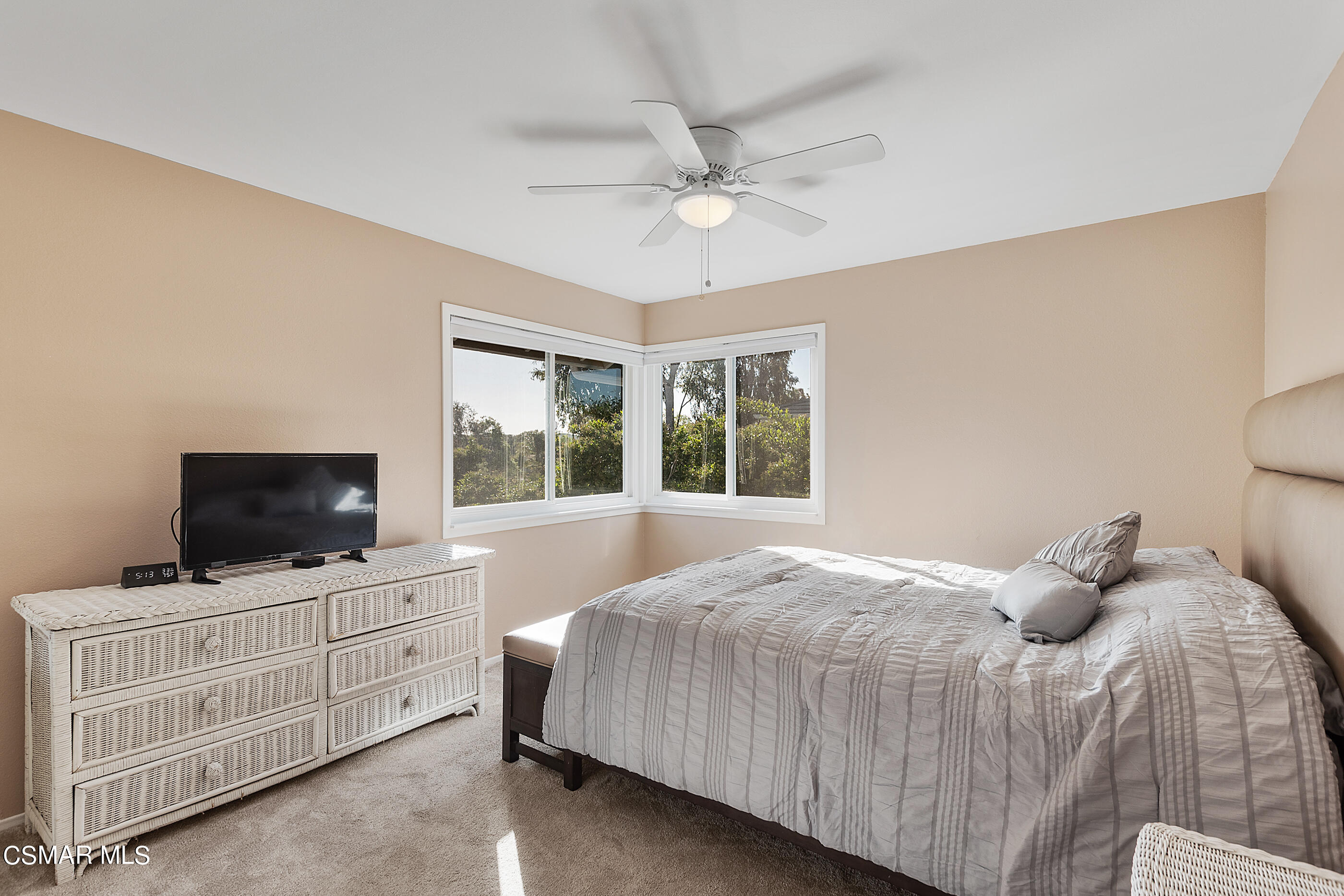 385 Longbranch Road Simi Valley, CA 93065 - Photo 29 of 77 385 Longbranch Rd Simi Valley 2-33