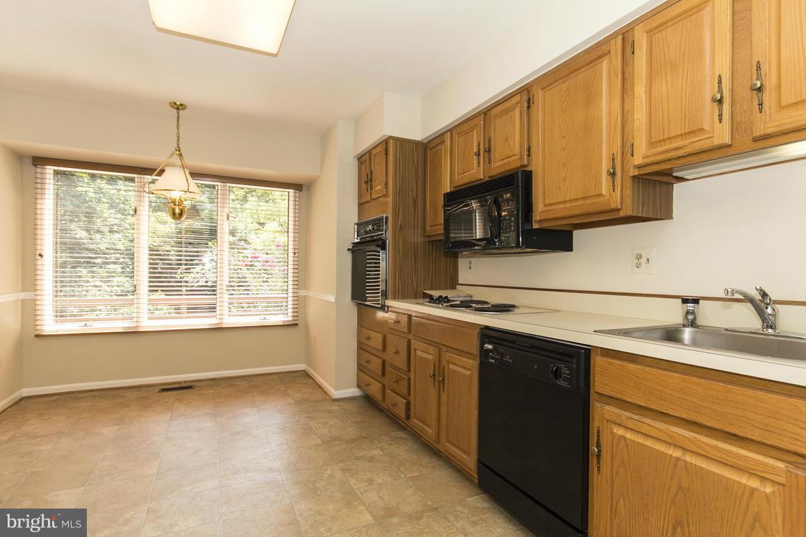 67 Rhodes Place Lutherville-Timonium, MD 21093 - Photo 7 of 29 Kitchen