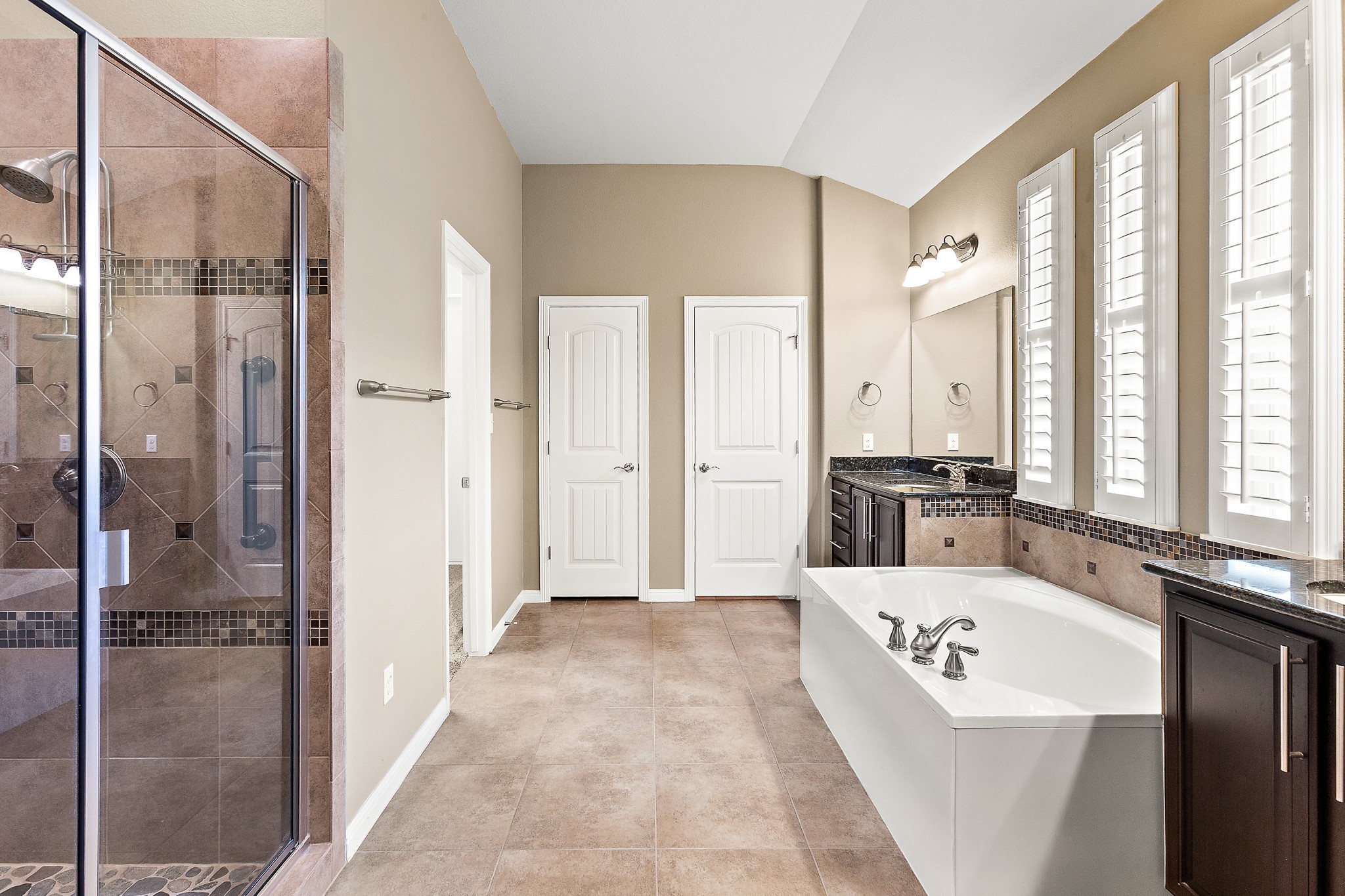 224 Tavish Trail Austin, TX 78738 - Photo 18 of 40 a large bathroom with a tub shower and window