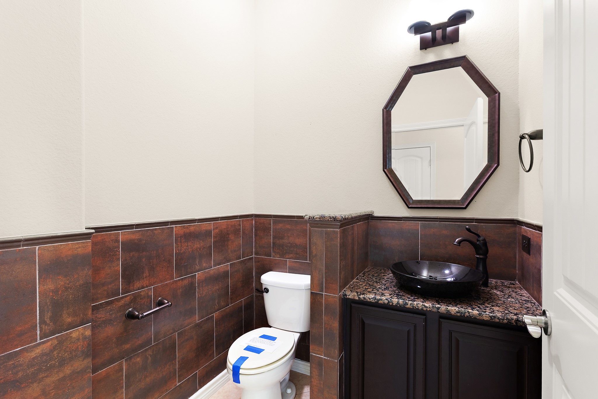 224 Tavish Trail Austin, TX 78738 - Photo 24 of 40 a bathroom with a toilet and a sink