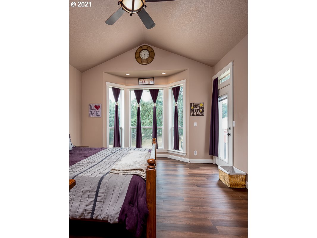 54820 Southwest Patton Avenue Gaston, OR 97119 - Photo 12 of 32