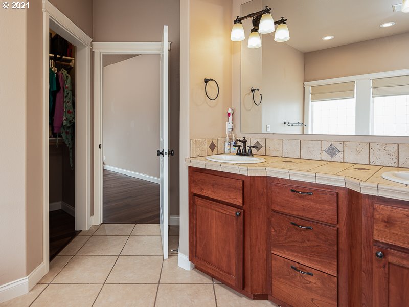 54820 Southwest Patton Avenue Gaston, OR 97119 - Photo 14 of 32