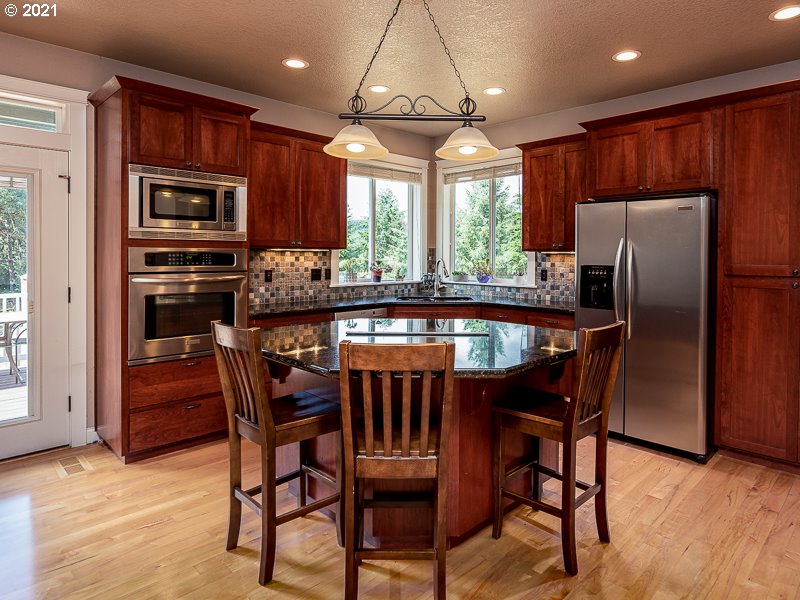 54820 Southwest Patton Avenue Gaston, OR 97119 - Photo 8 of 32