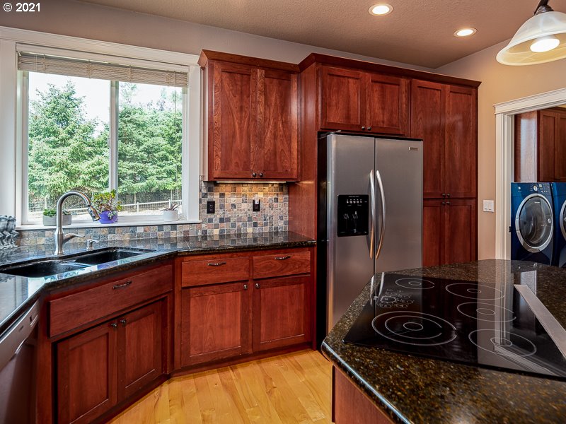 54820 Southwest Patton Avenue Gaston, OR 97119 - Photo 9 of 32