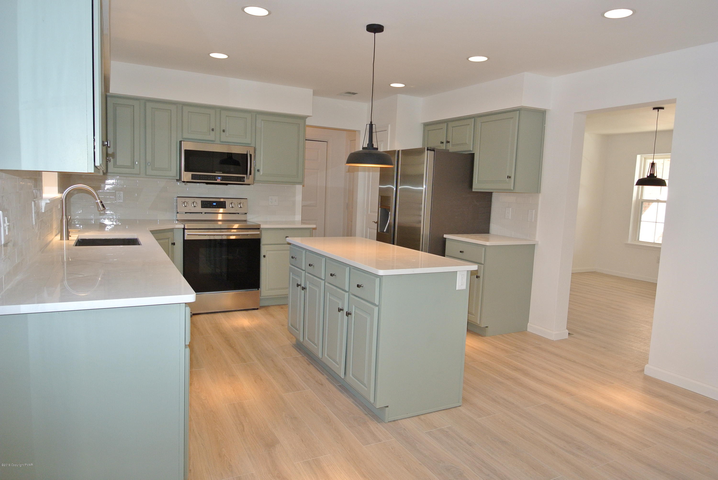 257 Upper Ridge Drive Effort, PA 18330 - Photo 14 of 63 KITCHEN