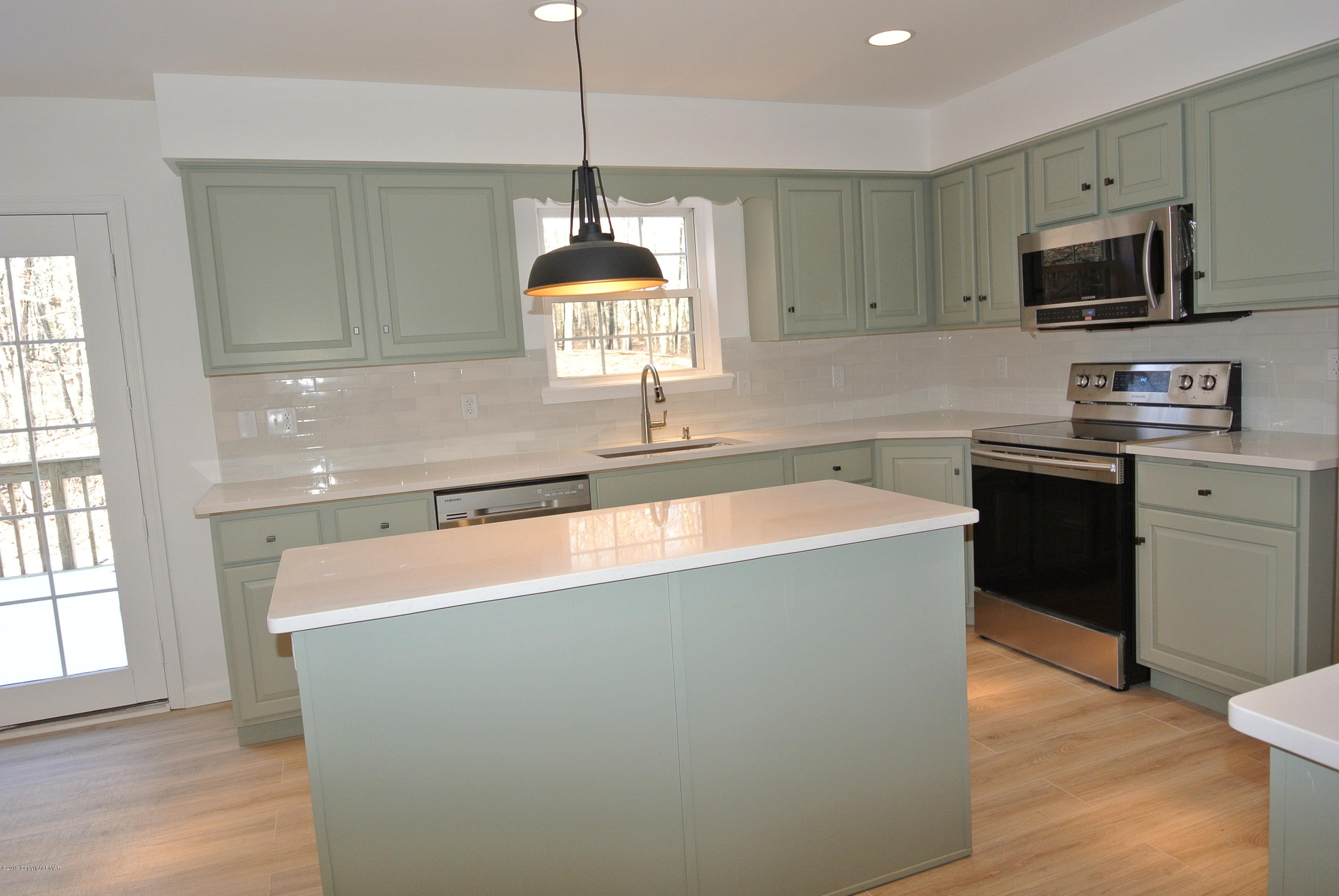 257 Upper Ridge Drive Effort, PA 18330 - Photo 16 of 63 KITCHEN