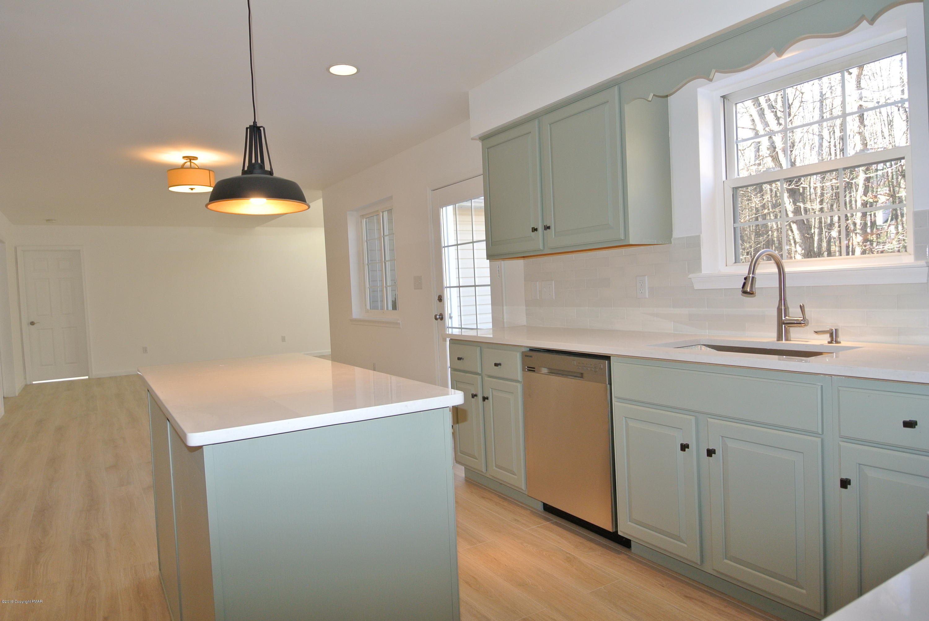 257 Upper Ridge Drive Effort, PA 18330 - Photo 17 of 63 KITCHEN
