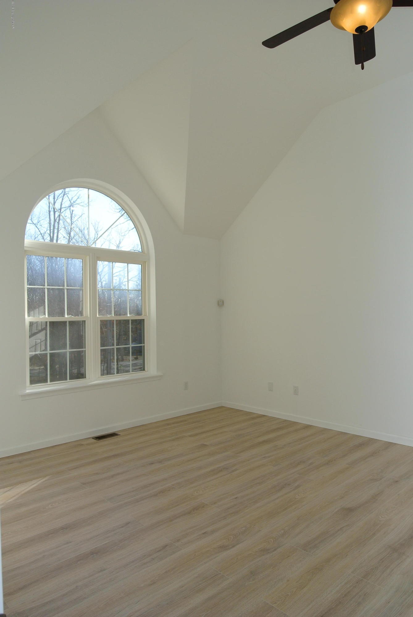 257 Upper Ridge Drive Effort, PA 18330 - Photo 20 of 63 1ST MASTER SUITE