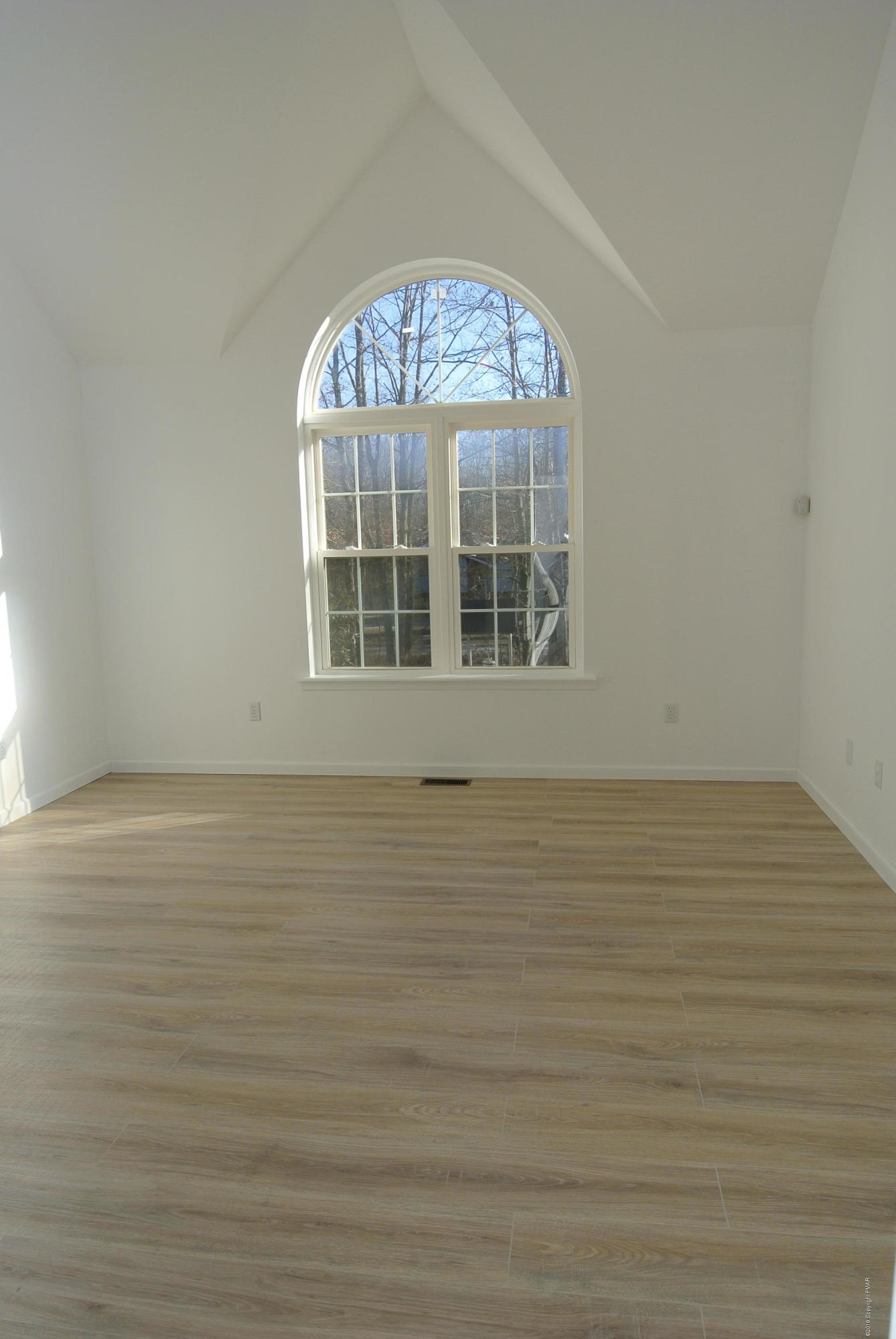257 Upper Ridge Drive Effort, PA 18330 - Photo 21 of 63 1ST MASTER SUITE
